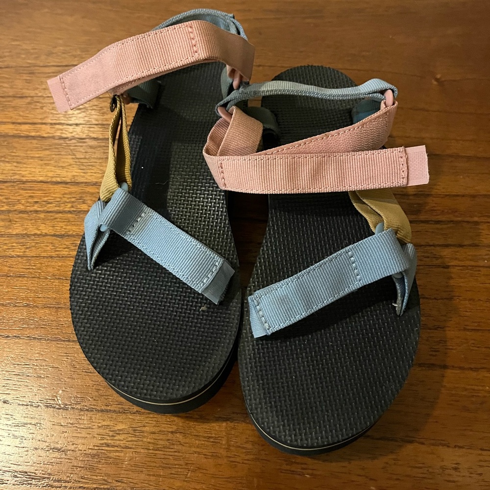 Teva platform sandal